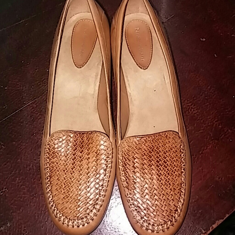 Womens Size 7 NATURALIZER Brown Low Heel Shoes